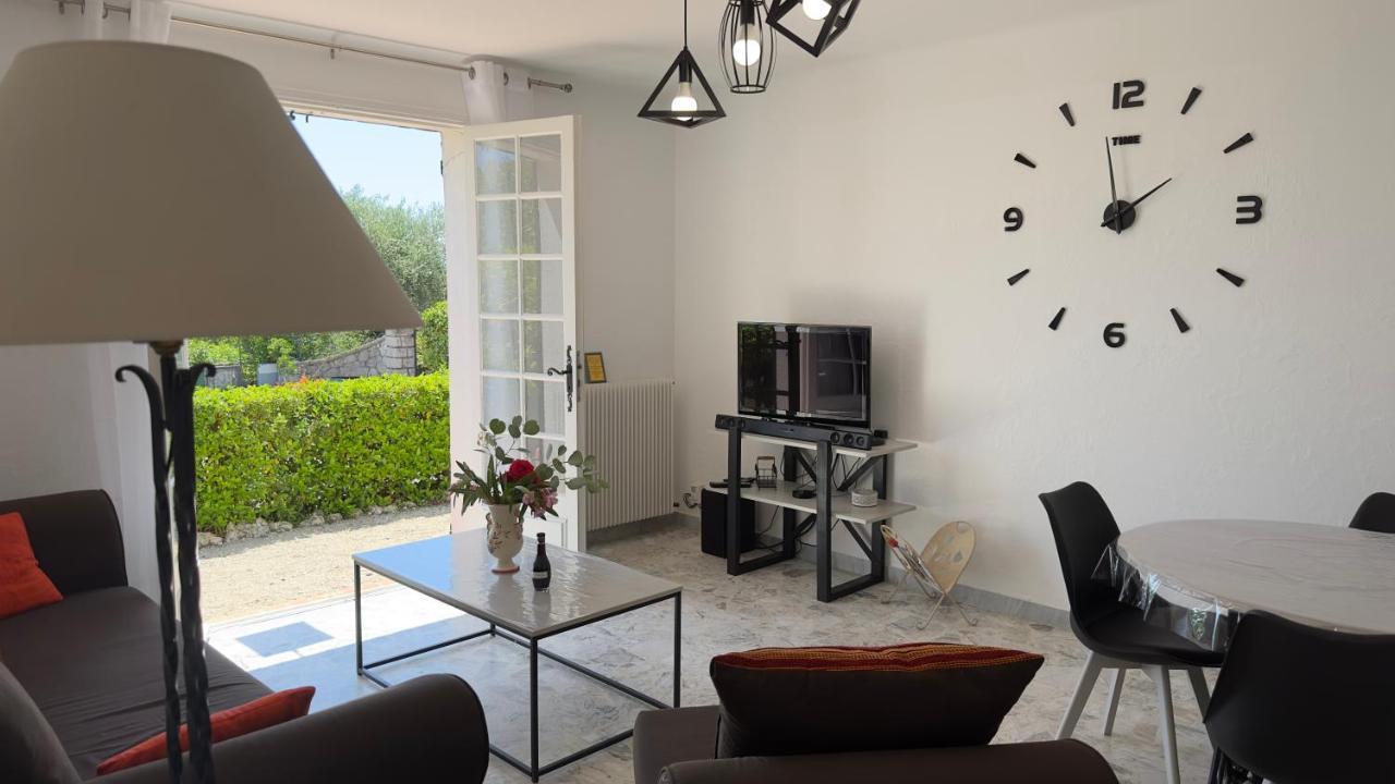 Villa Entiere Au Calme Dans Village Provencal Peymeinade 外观 照片
